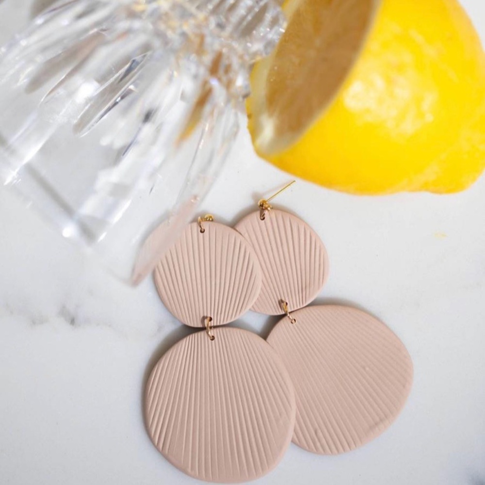 Resting Beach Face Earrings in ‘Beach Pink’